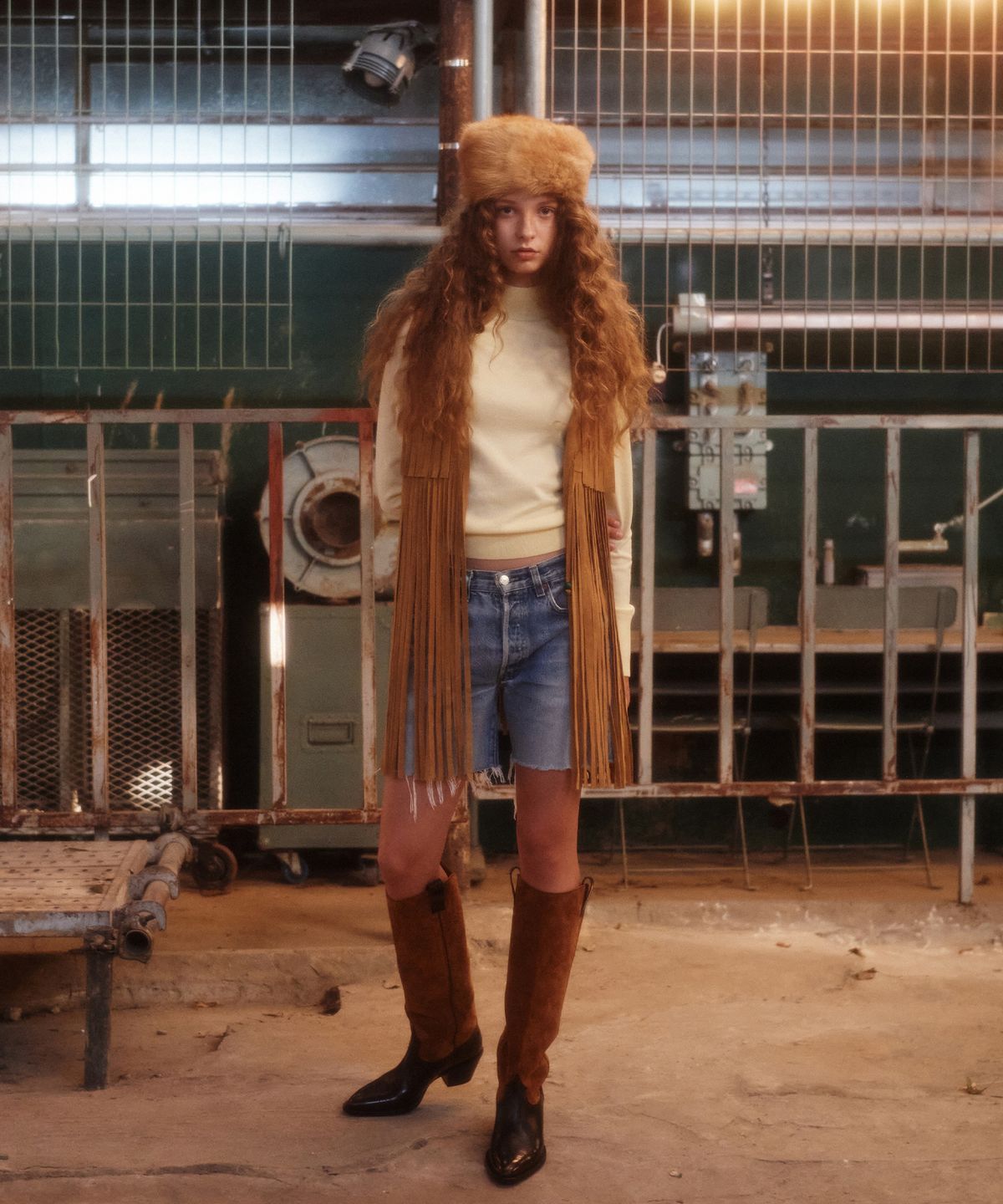 그린버터(GREENBUTTER) Real Lambskin Suede Fringe Vest (Camel)