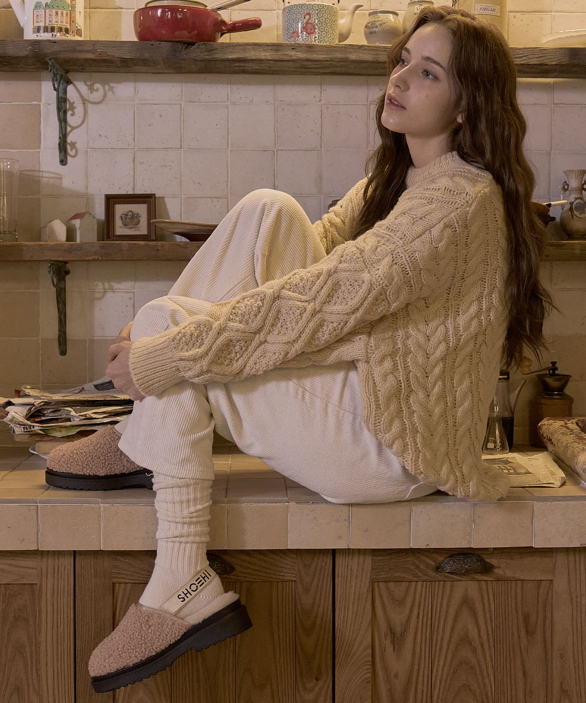 슈하이(SHOEHI) 엠브리 퍼 스트랩 클로그_B2400(2 Colors)