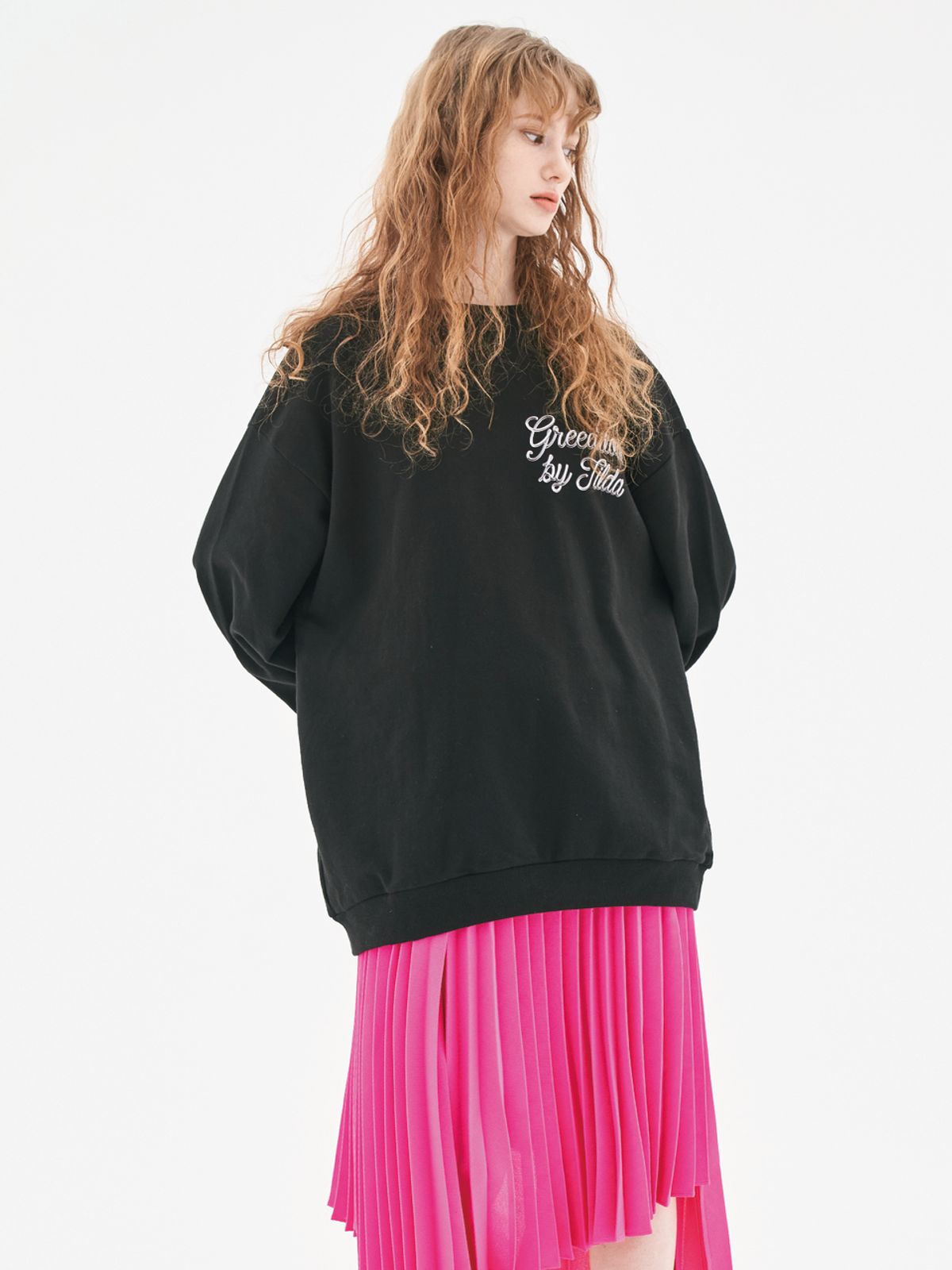 그리디어스(GREEDILOUS) GREEDILOUS By Tilda Logo Sweatshirts