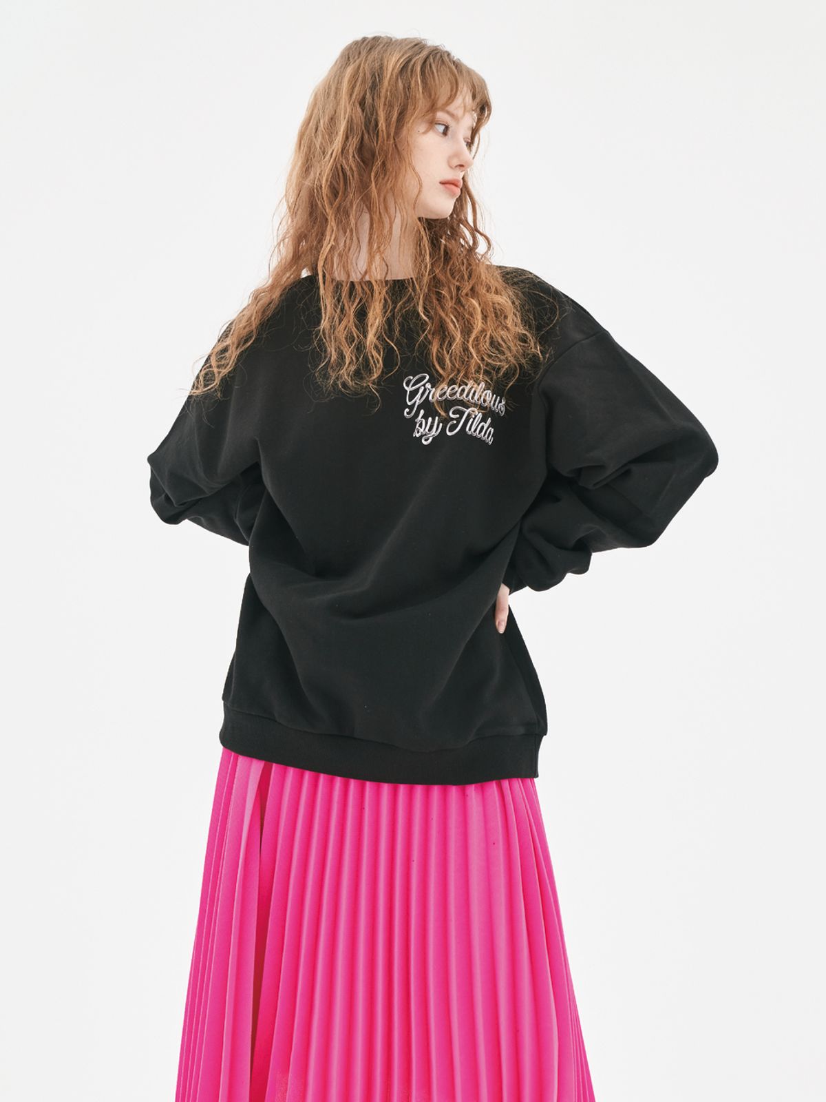 그리디어스(GREEDILOUS) GREEDILOUS By Tilda Logo Sweatshirts