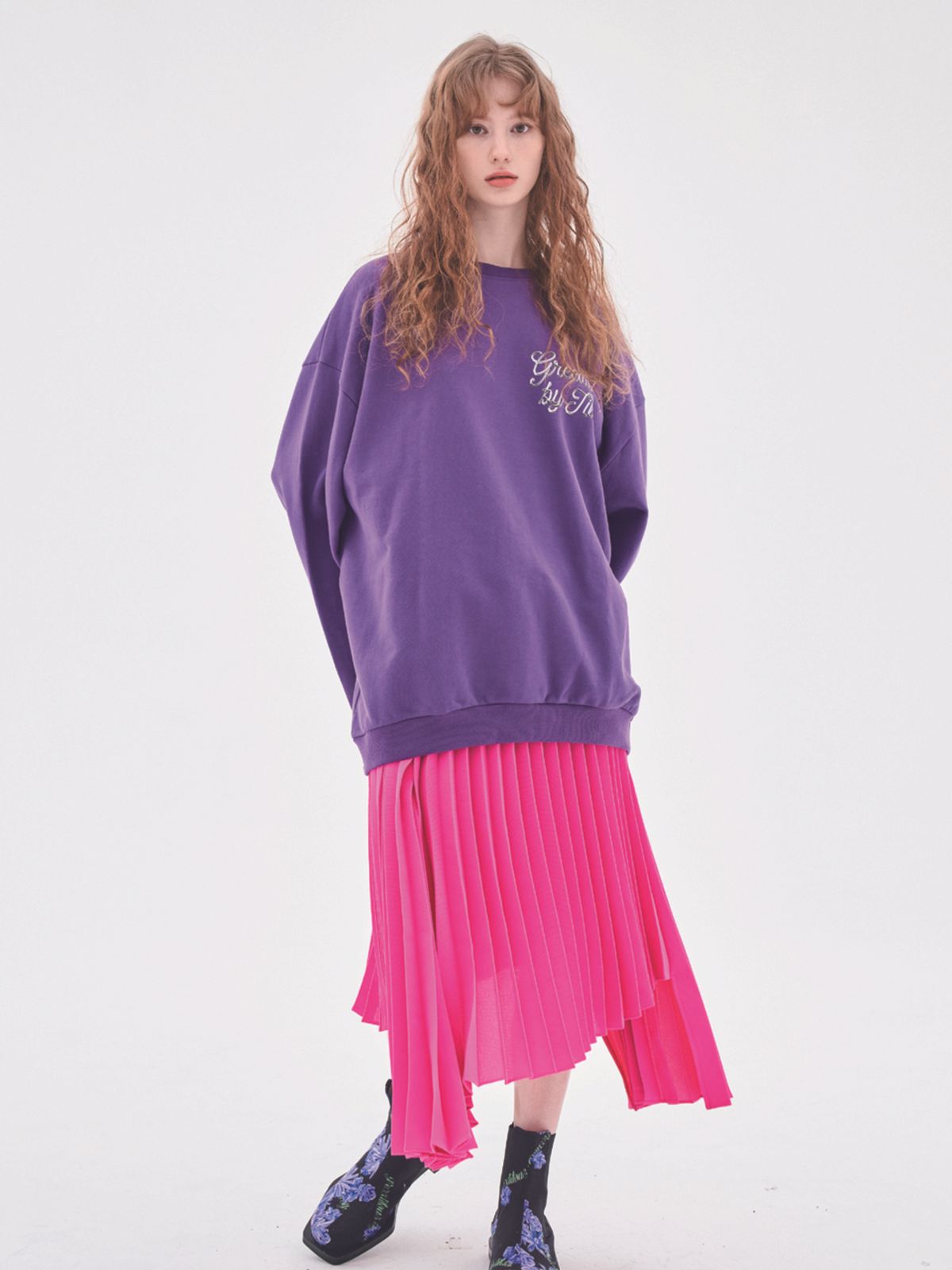 그리디어스(GREEDILOUS) GREEDILOUS By Tilda Logo Sweatshirts