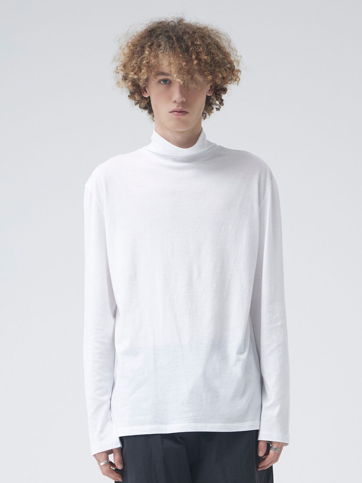 고저(GOZER) UNDER TURTLE-NECK_WHITE