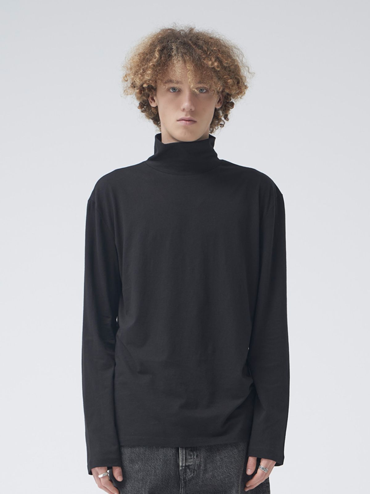 고저(GOZER) UNDER TURTLE-NECK_BLACK