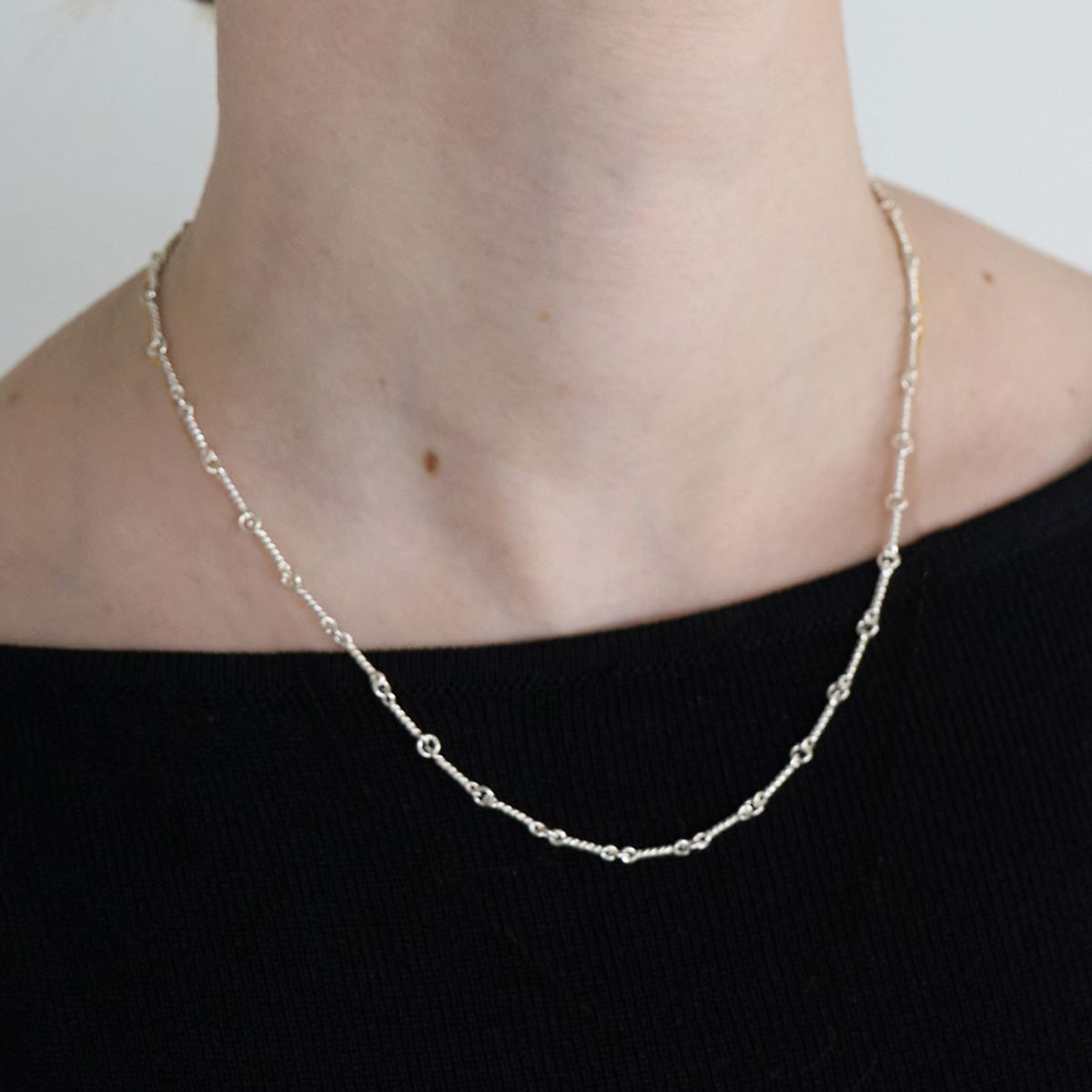 스틸 인스턴트(STILL INSTANT) Round Hole & Forms - Necklace 12 (2colors)