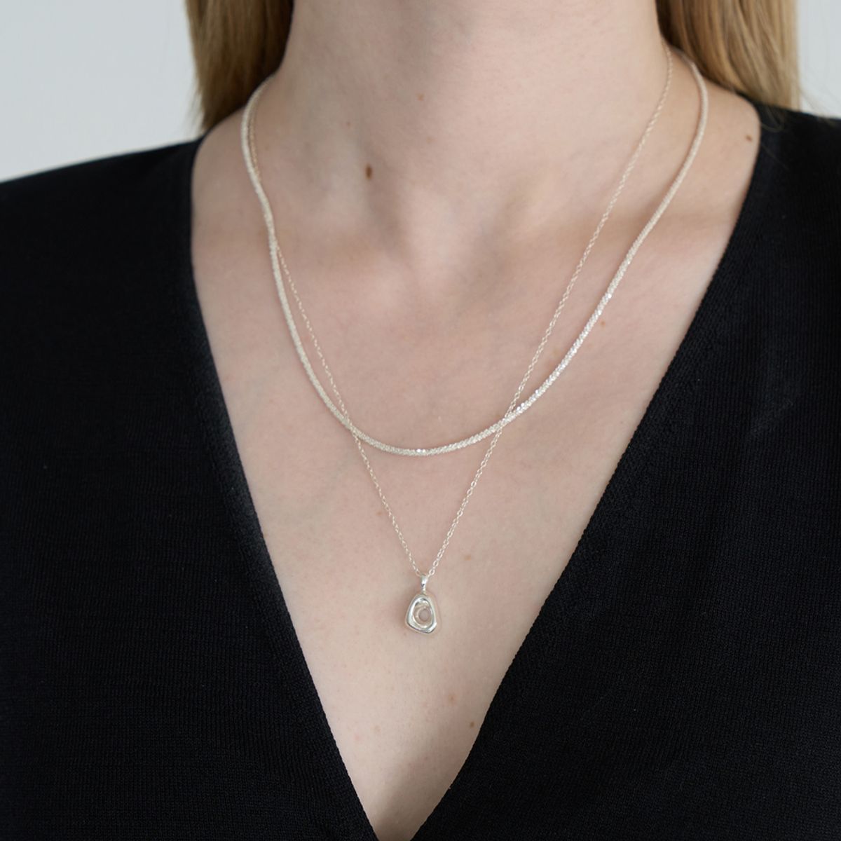스틸 인스턴트(STILL INSTANT) Round Hole & Forms - Necklace 06 (2colors)