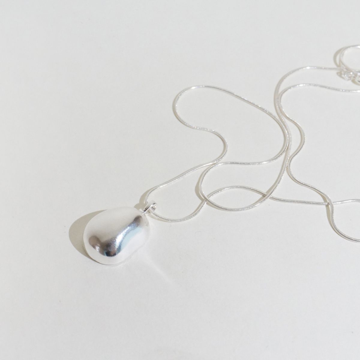 스틸 인스턴트(STILL INSTANT) Round Hole & Forms - Necklace 01 (2colors)