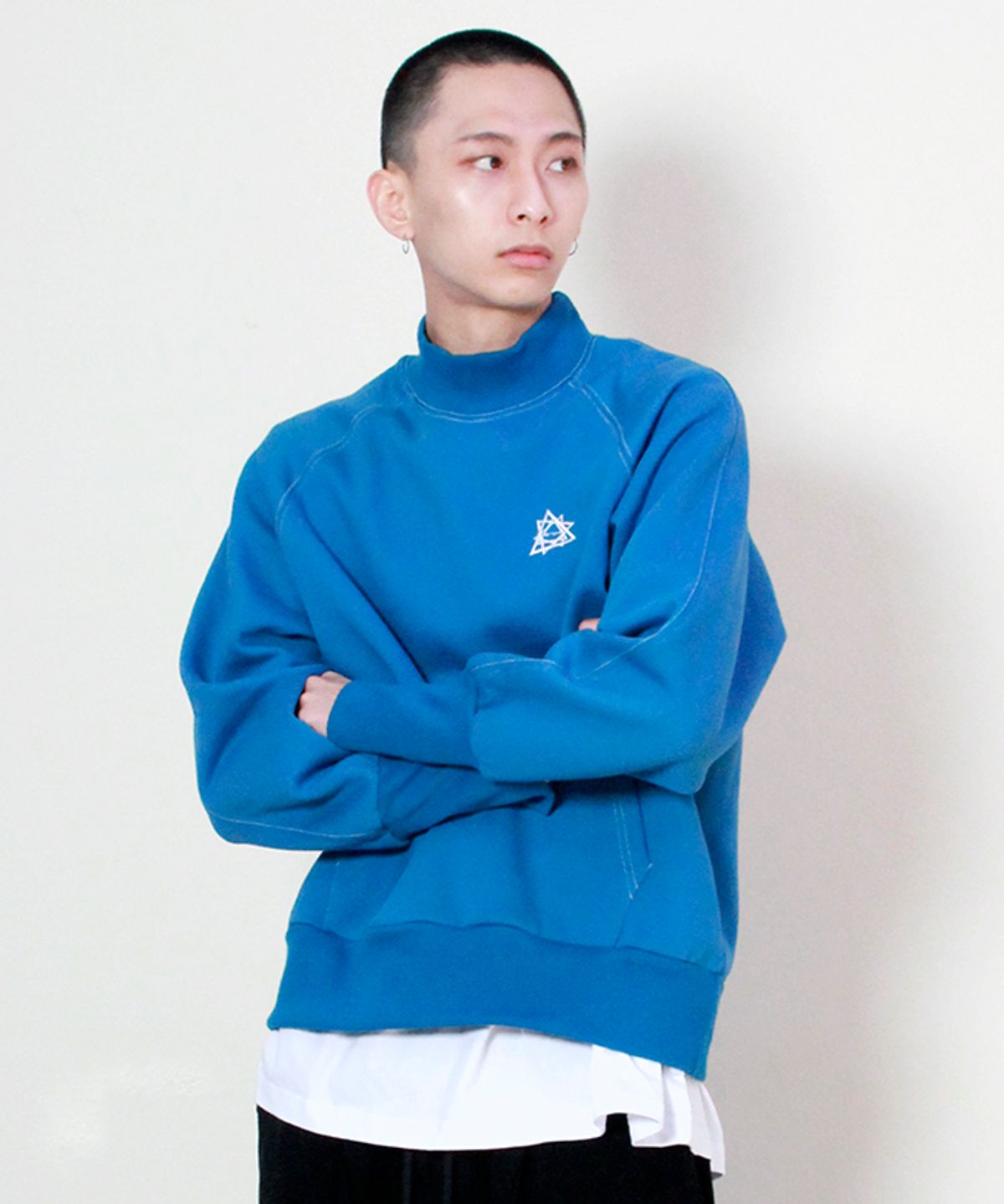 드마크(DEMARC) 반목 기모 라글란 스티치 맨투맨 블루