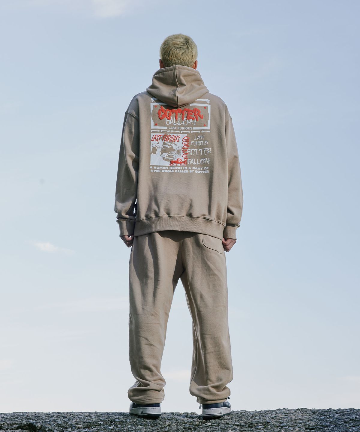 가터갤러리(GOTTER GALLERY) EMBOSS PRINT HOODIE_BE(기모)