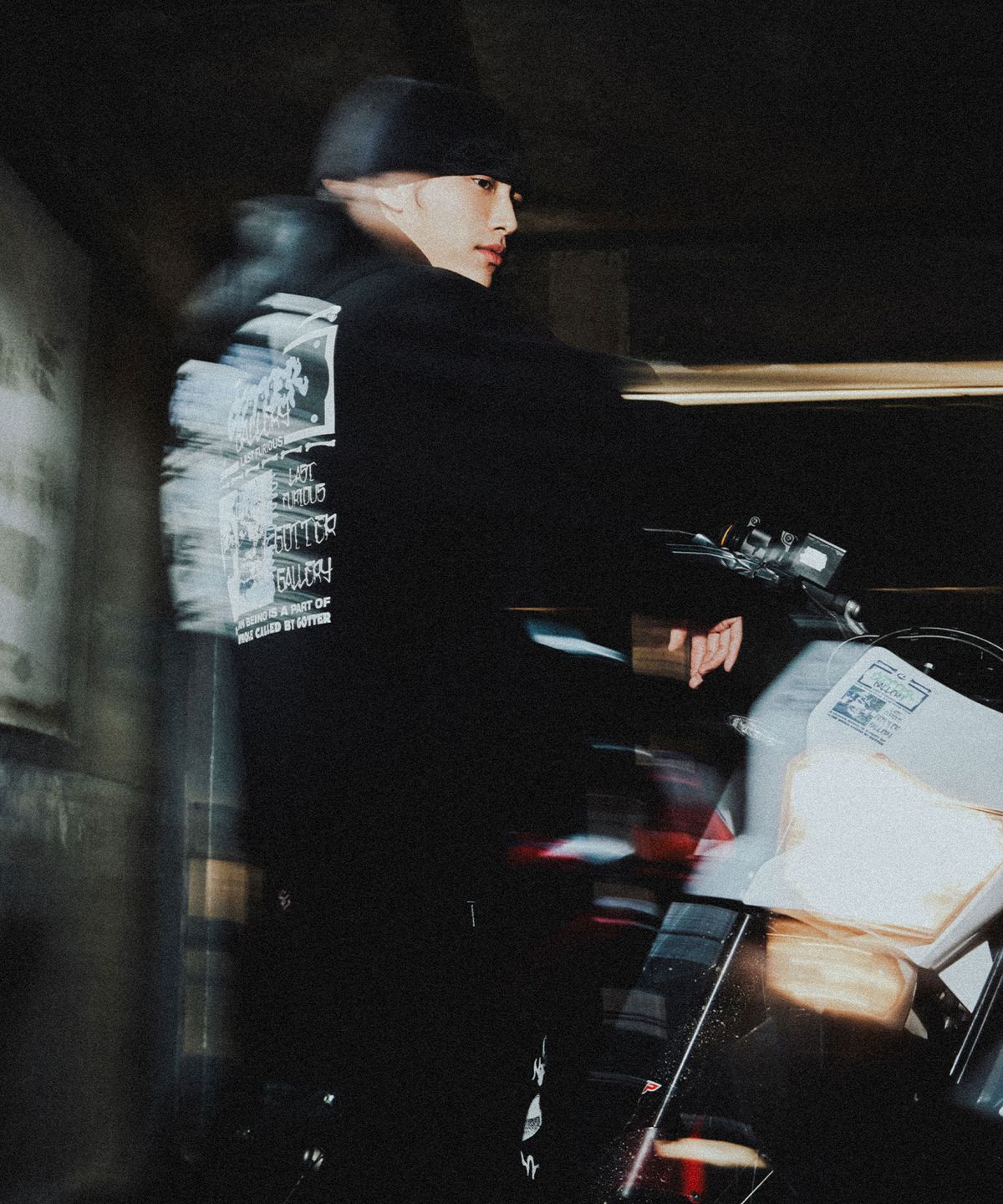가터갤러리(GOTTER GALLERY) EMBOSS PRINT HOODIE_BK(기모)