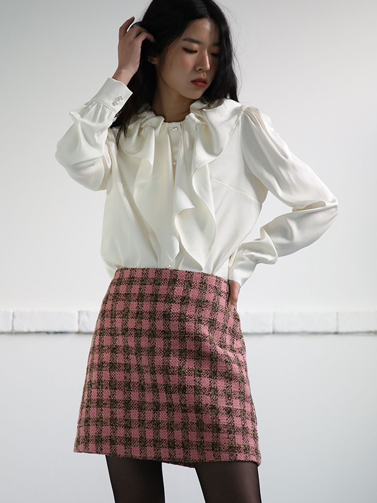 쏘리, 투 머치 러브(SORRY, TOO MUCH LOVE) Draping Scarf Satin Blouse_Cream
