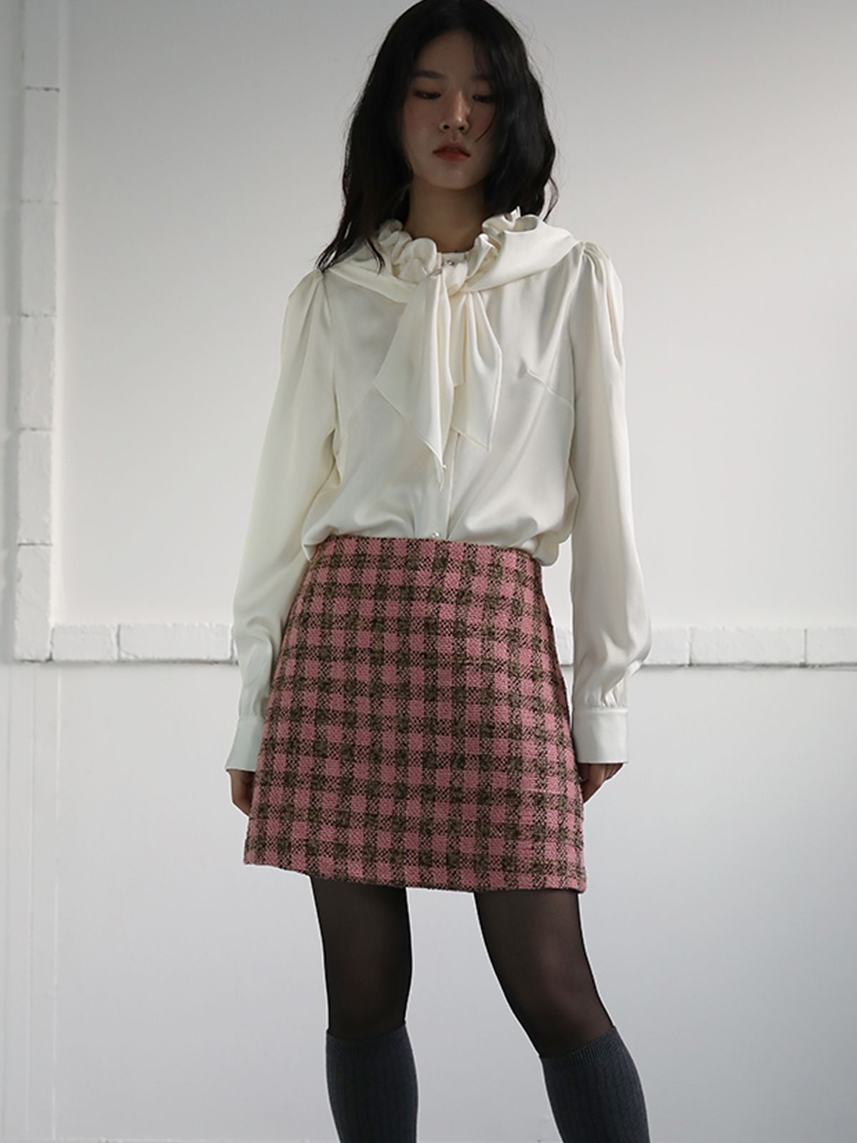 쏘리, 투 머치 러브(SORRY, TOO MUCH LOVE) Draping Scarf Satin Blouse_Cream