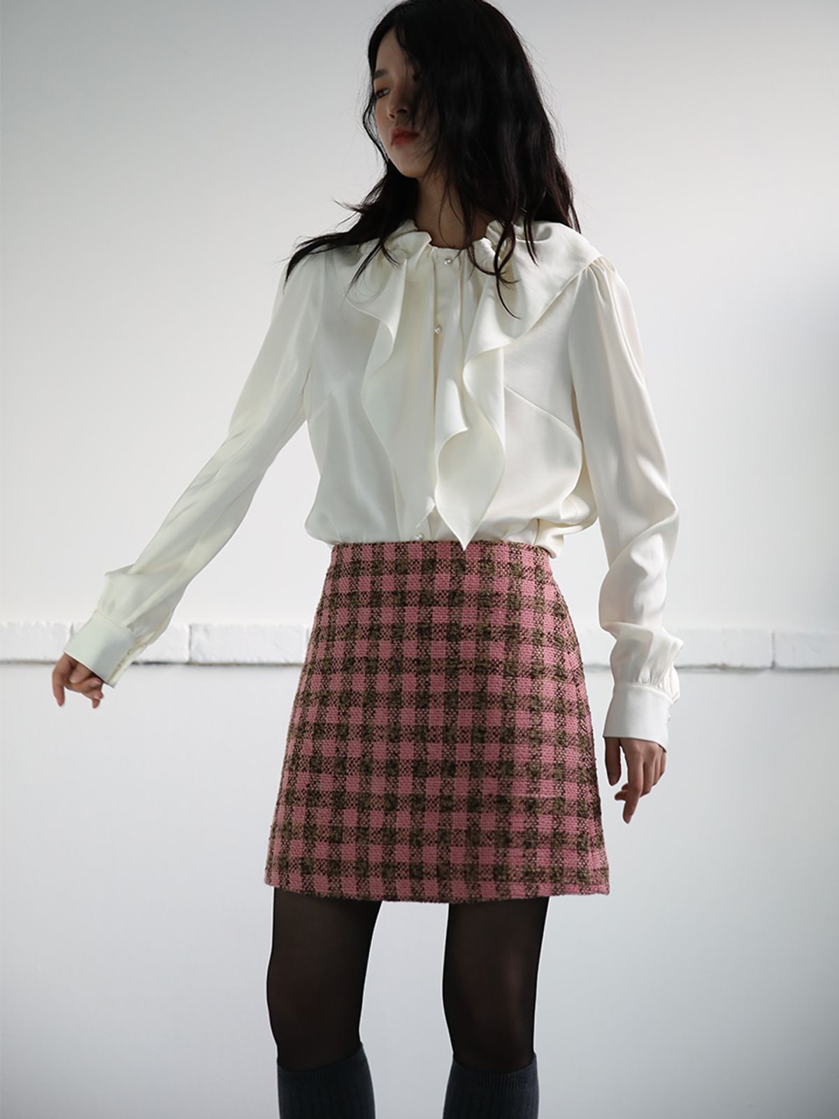 쏘리, 투 머치 러브(SORRY, TOO MUCH LOVE) Draping Scarf Satin Blouse_Cream