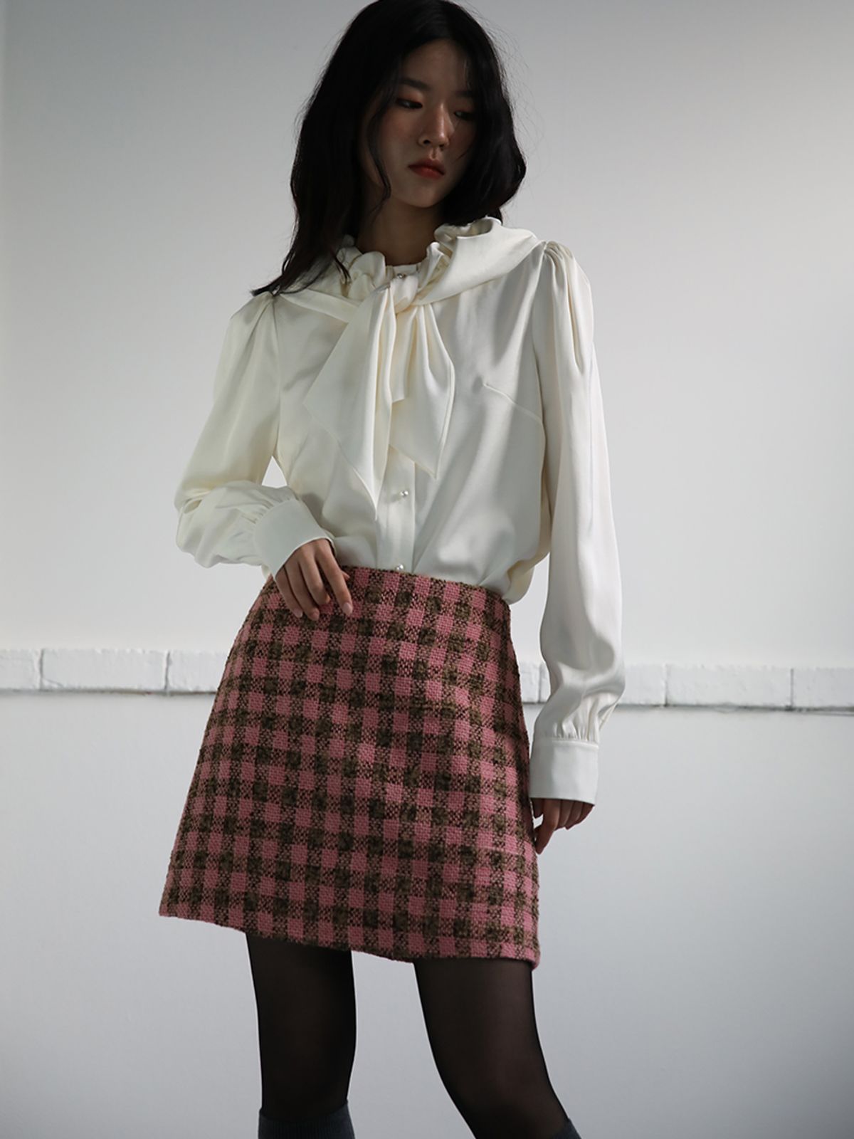쏘리, 투 머치 러브(SORRY, TOO MUCH LOVE) Draping Scarf Satin Blouse_Cream
