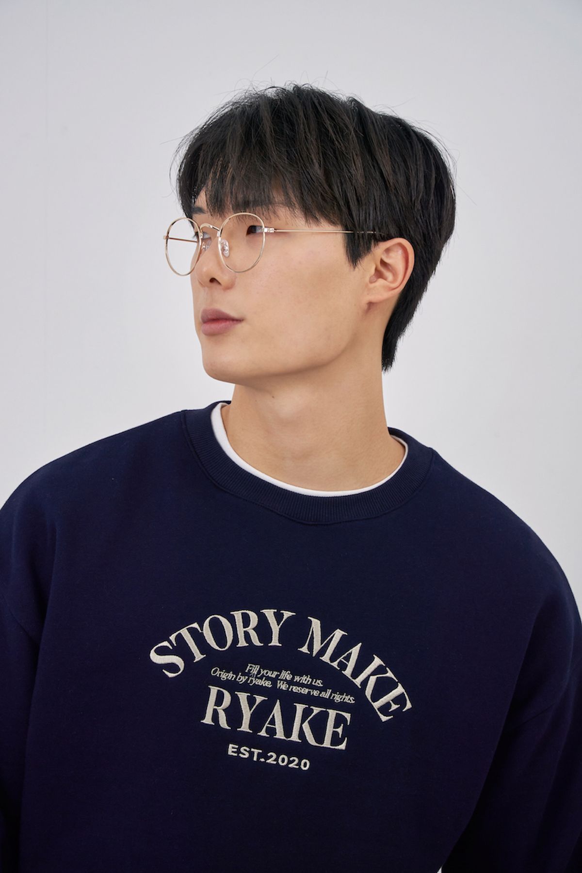리에이크(RYAKE) 오리진 라운드넥 맨투맨 네이비
