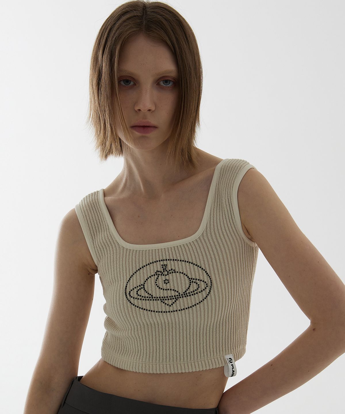 플라즈마스페어(PLASMA SPHERE) SPACE TOP IN BEIGE(크롭 니트 슬리브리스)