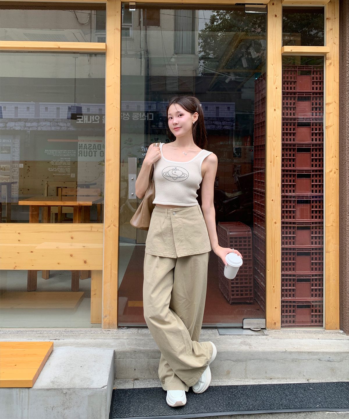 플라즈마스페어(PLASMA SPHERE) SPACE TOP IN BEIGE(크롭 니트 슬리브리스)