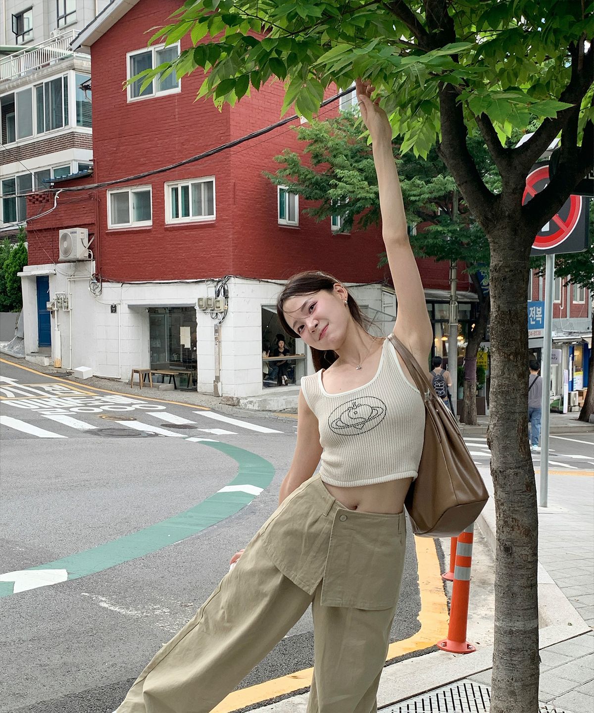 플라즈마스페어(PLASMA SPHERE) SPACE TOP IN BEIGE(크롭 니트 슬리브리스)