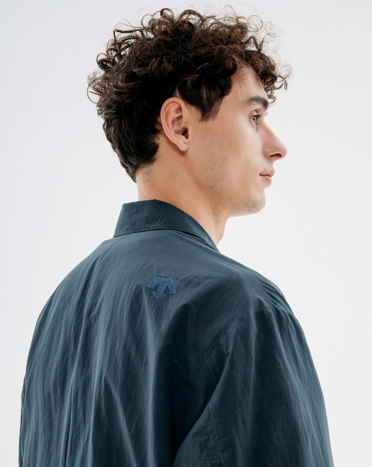 예일(YALE) [YALE x DESCENTE] 나일론 패커블 컴포트 이지 자켓 블루