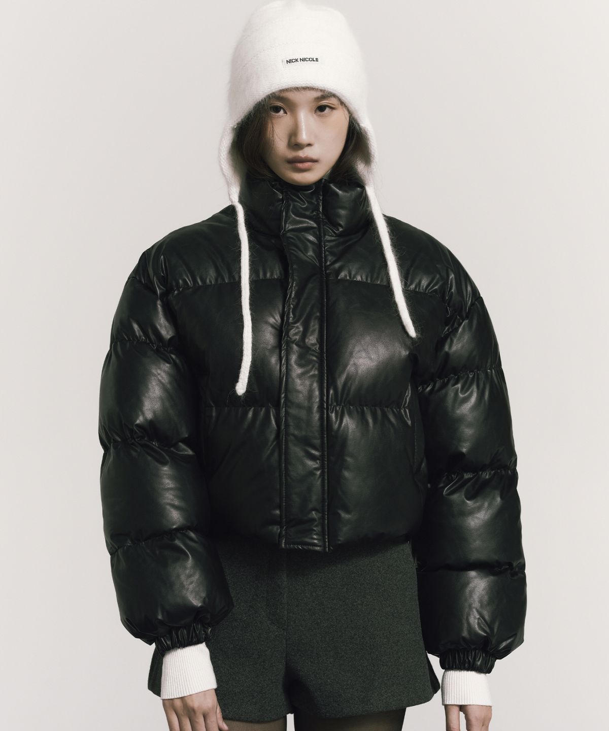 닉앤니콜(NICK&NICOLE) PREMIUM FAUX LEATHER CROP PADDING_BLACK