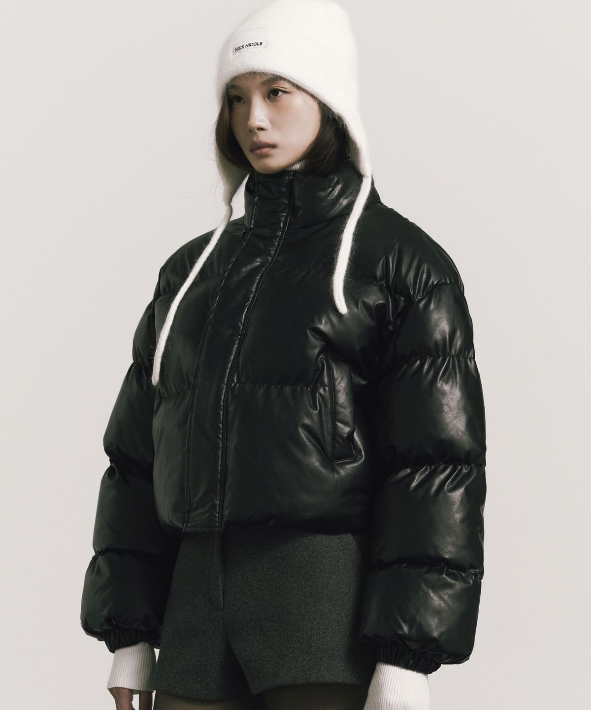 닉앤니콜(NICK&NICOLE) PREMIUM FAUX LEATHER CROP PADDING_BLACK
