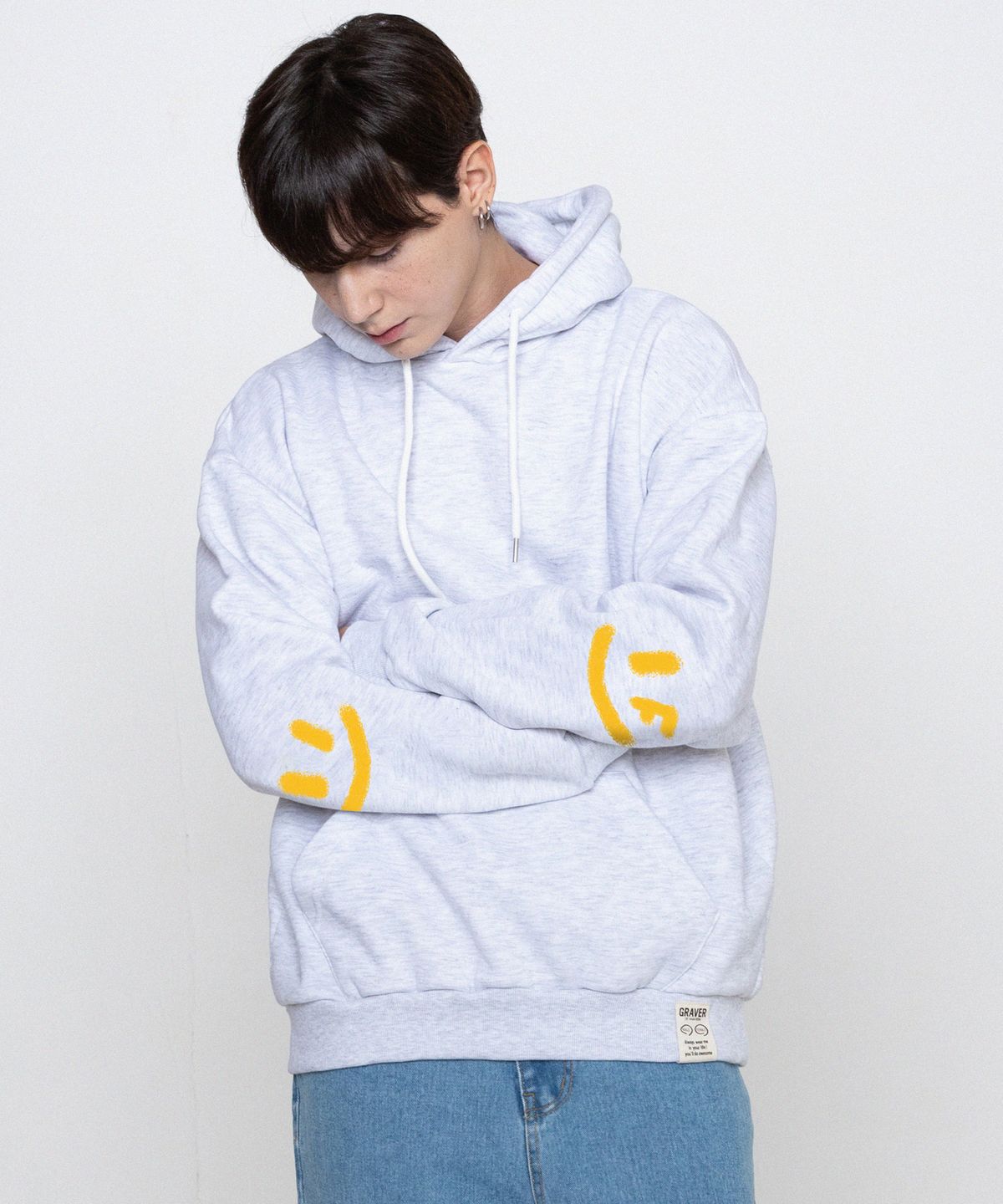 그레이버(GRAVER) [UNISEX]엘보우 스프레이 스마일드로잉 후드티_멜란지화이트