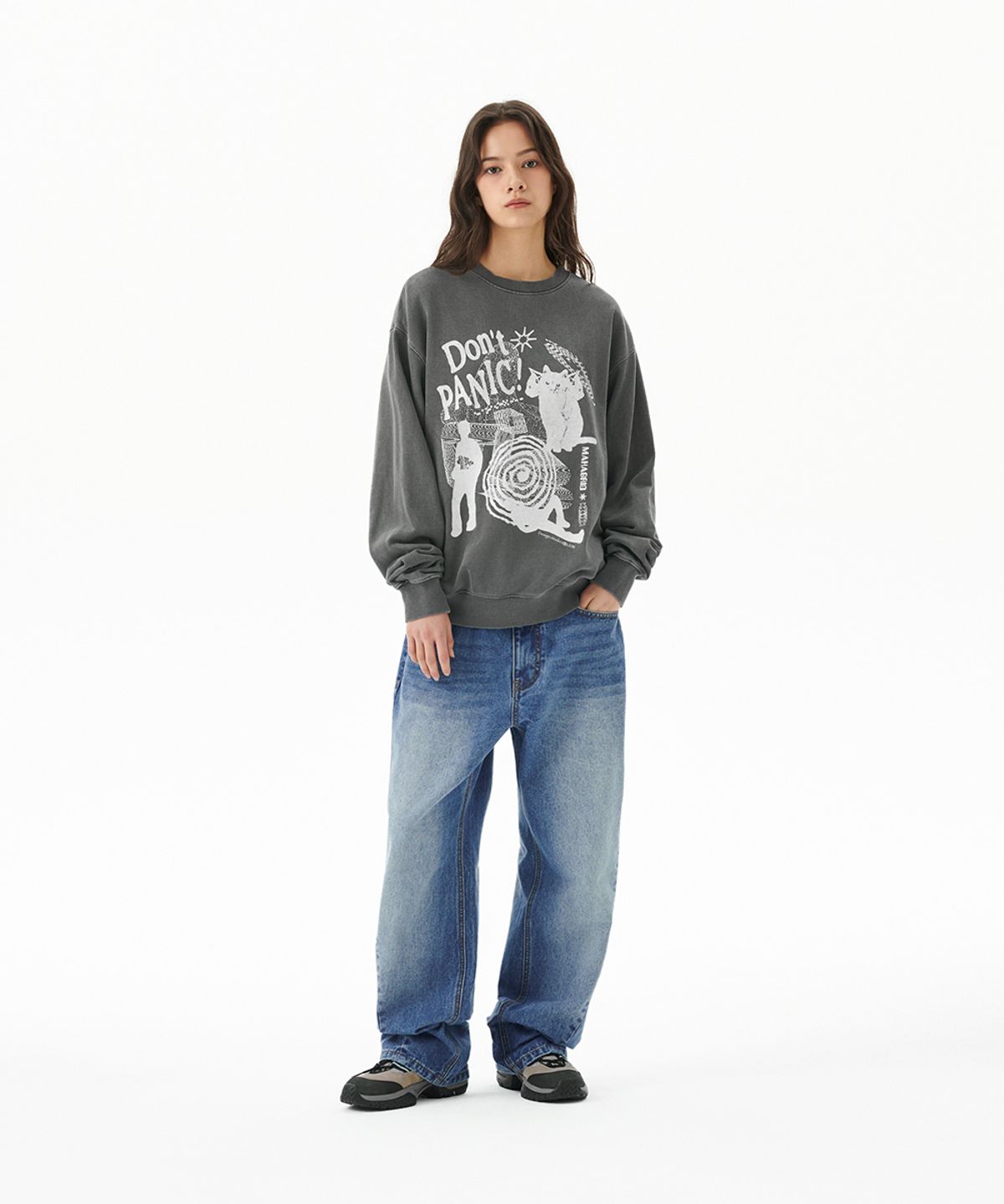 마하그리드(MAHAGRID) DON’T PANIC PIGMENT SWEATSHIRT CHARCOAL(MG2DSMM441A)
