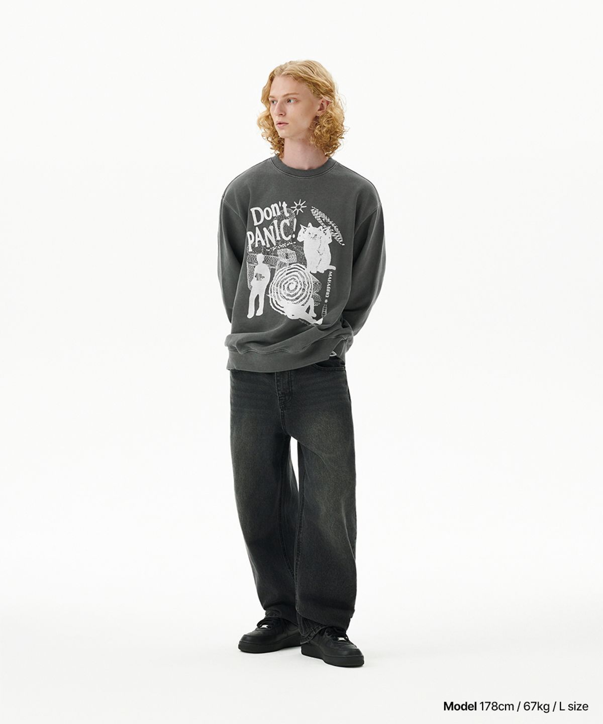 마하그리드(MAHAGRID) DON’T PANIC PIGMENT SWEATSHIRT CHARCOAL(MG2DSMM441A)