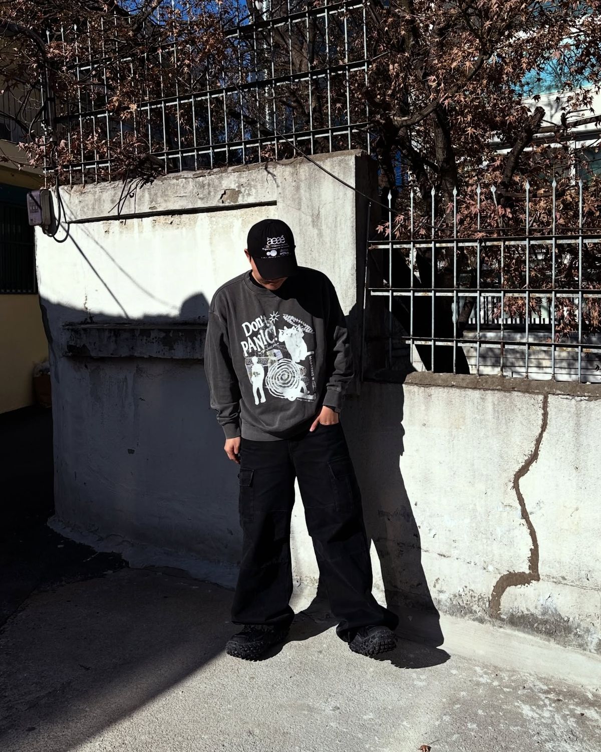 마하그리드(MAHAGRID) DON’T PANIC PIGMENT SWEATSHIRT CHARCOAL(MG2DSMM441A)