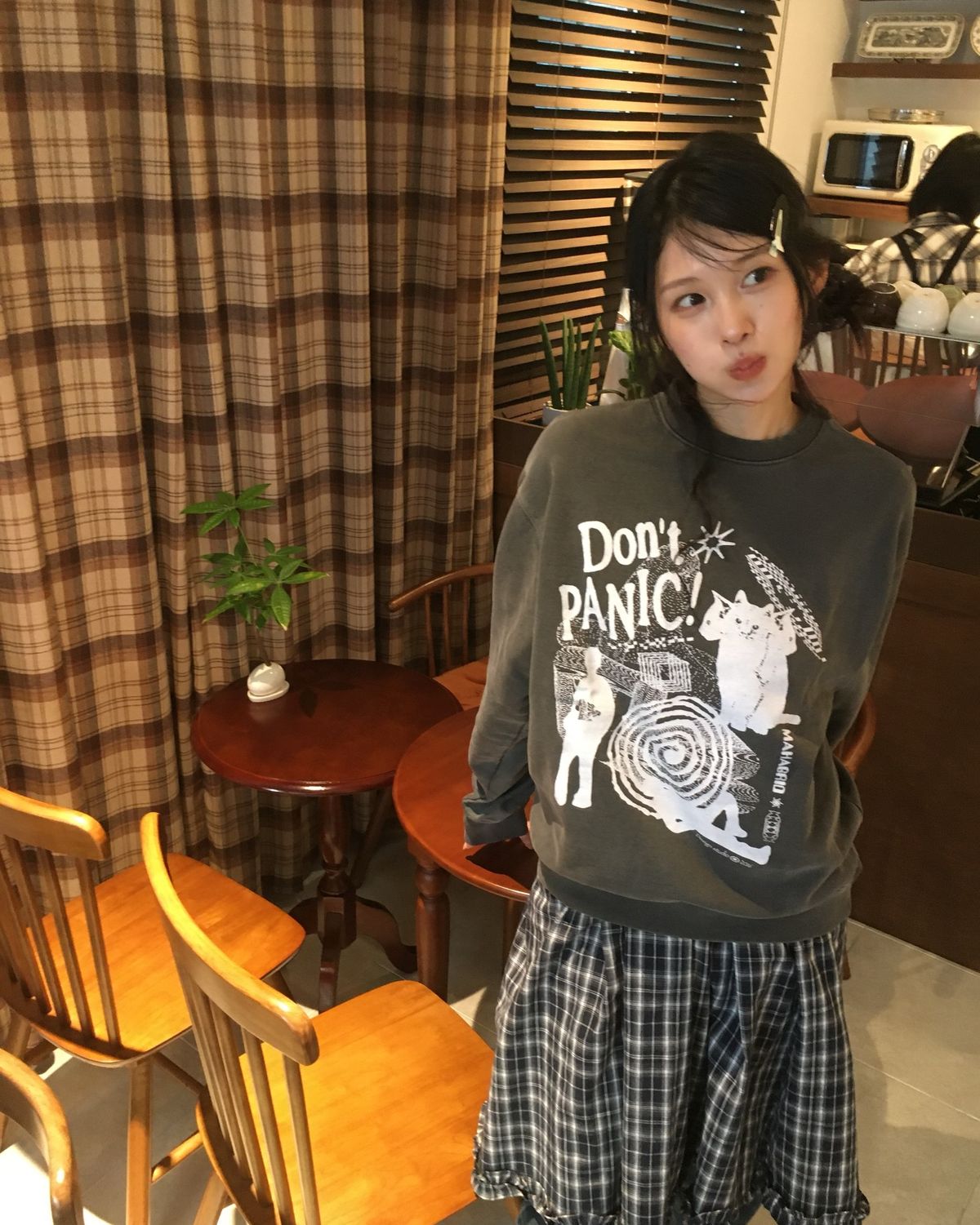마하그리드(MAHAGRID) DON’T PANIC PIGMENT SWEATSHIRT CHARCOAL(MG2DSMM441A)