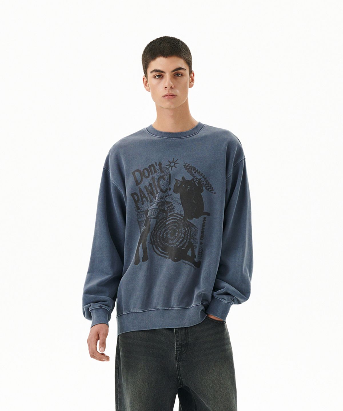 마하그리드(MAHAGRID) DON’T PANIC PIGMENT SWEATSHIRT NAVY(MG2DSMM441A)