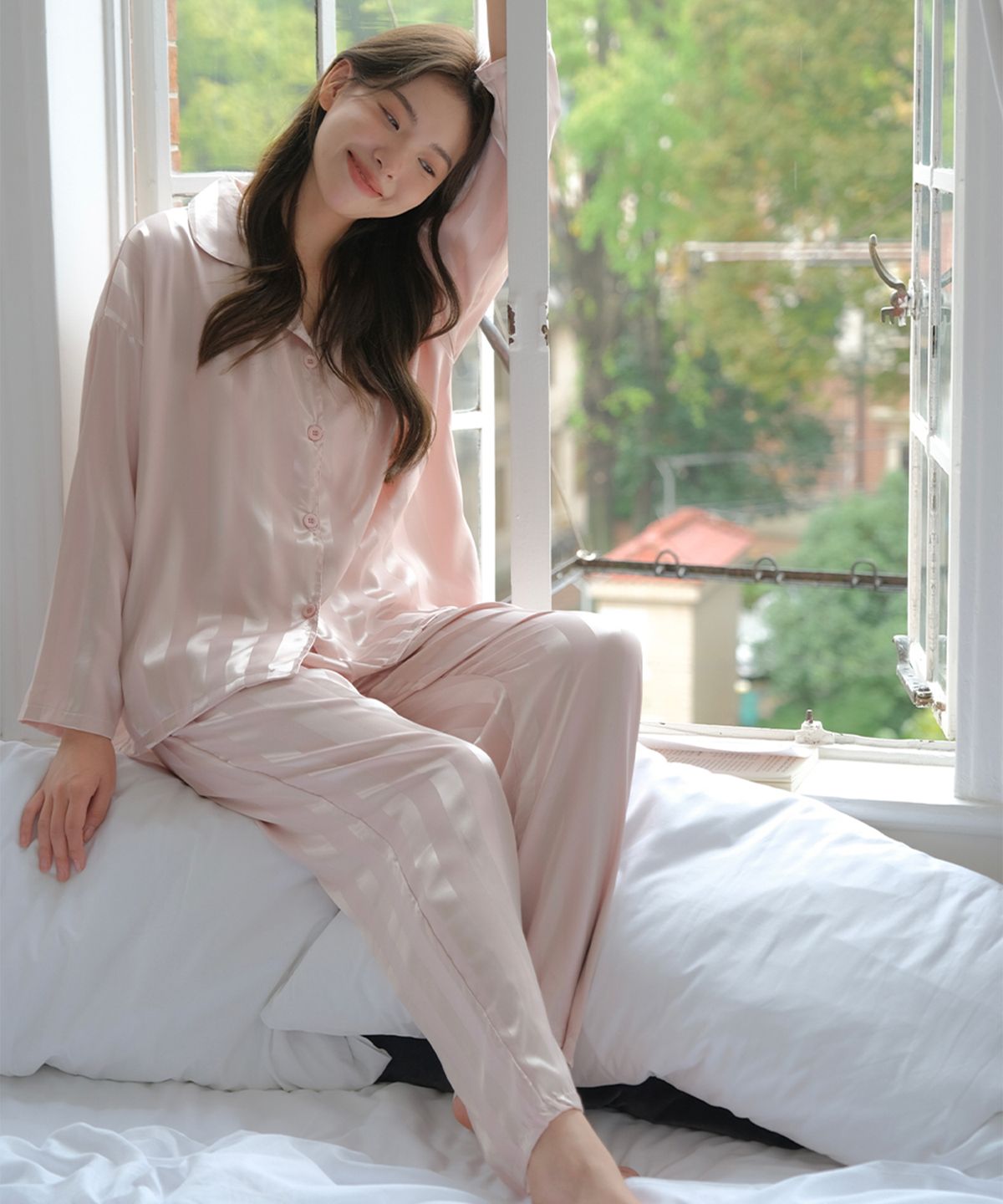 르세렌(LESEREIN) 실키 스트라이프  파자마 투피스