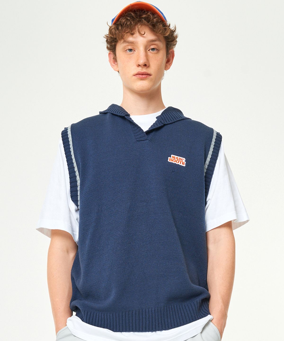 메인부스(MAINBOOTH) Original Logo Patch Knit Vest(NAVY)