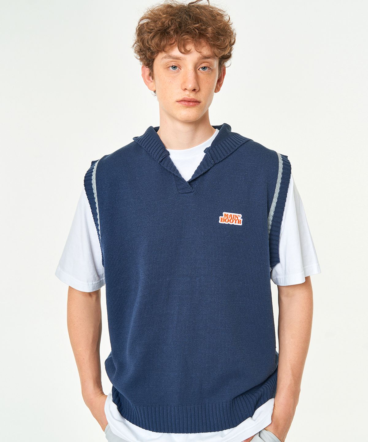 메인부스(MAINBOOTH) Original Logo Patch Knit Vest(NAVY)