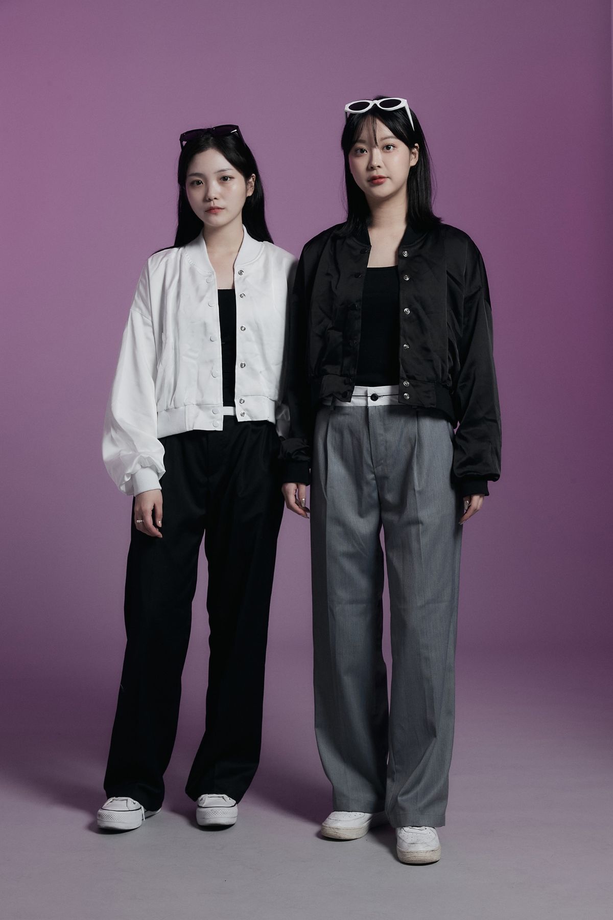 어퍼스트로피 콤마(APOSTROPHE COMMA) 사틴 바시티 자켓 블루종 점퍼 (화이트)