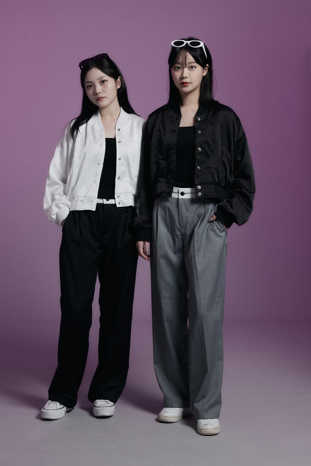 어퍼스트로피 콤마(APOSTROPHE COMMA) 사틴 바시티 자켓 블루종 점퍼 (화이트)