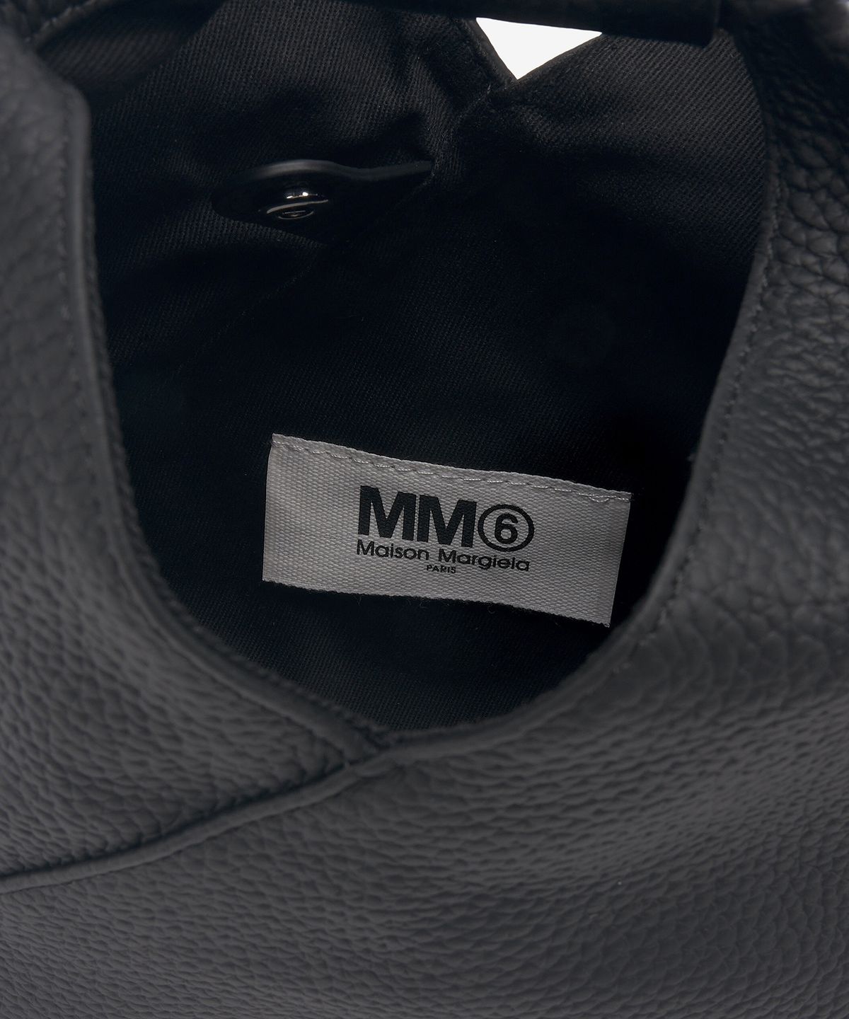 엠엠식스(MM6 MAISON MARGIELA) 여성 재패니즈 크로스백 - 블랙 / S54WD0106P4344T8013SS23