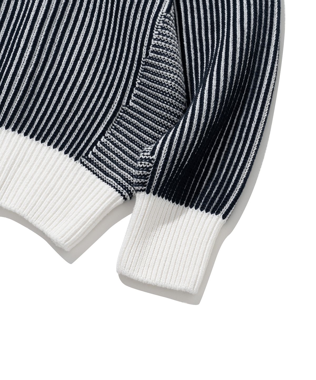 니티드(KNITTED) [니티드X깡스타일리스트] 코튼 미니멀 라운드 니트 STRIPE NAVY