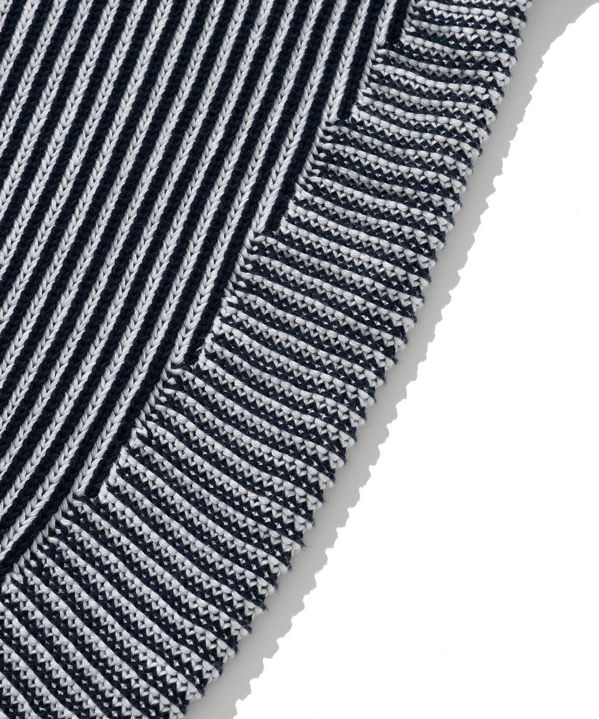 니티드(KNITTED) [니티드X깡스타일리스트] 코튼 미니멀 라운드 니트 STRIPE NAVY