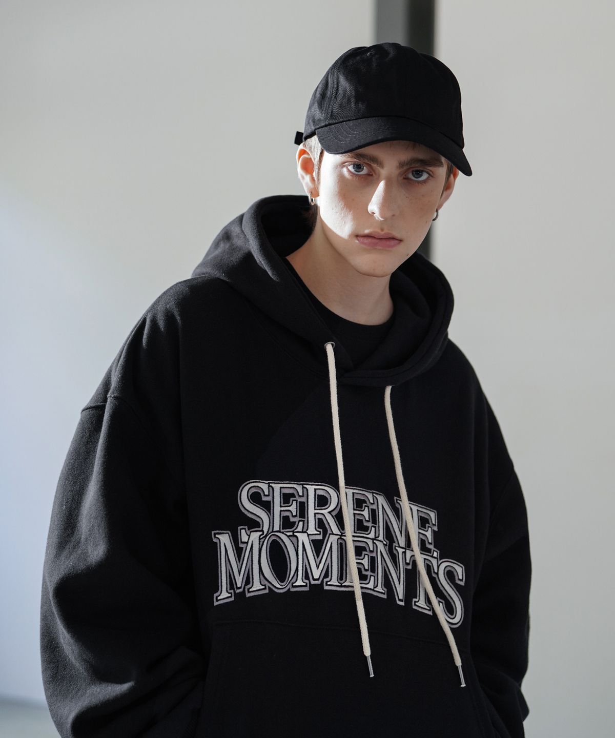 에즈카톤(EZKATON) 오버레이 후드 블랙 KMHD6674