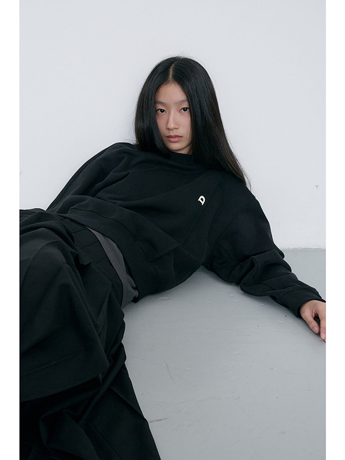 던스트(DUNST) UNISEX DUNST LOGO CREASE SWEATSHIRT_UDTS6C103_BLACK