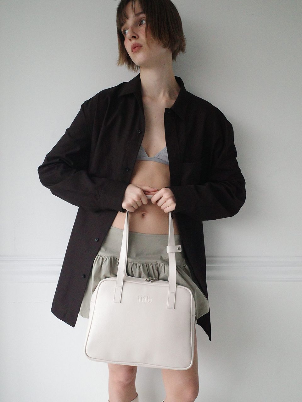 MUSINSA | FILLINTHEBLANK Trapezoid Middle Shoulder Bag