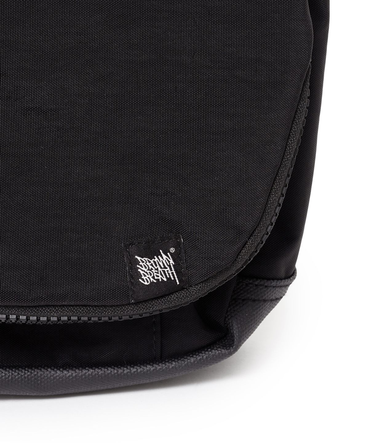브라운브레스(BROWNBREATH) STRIVE MINI MESSENGER BAG - BLACK
