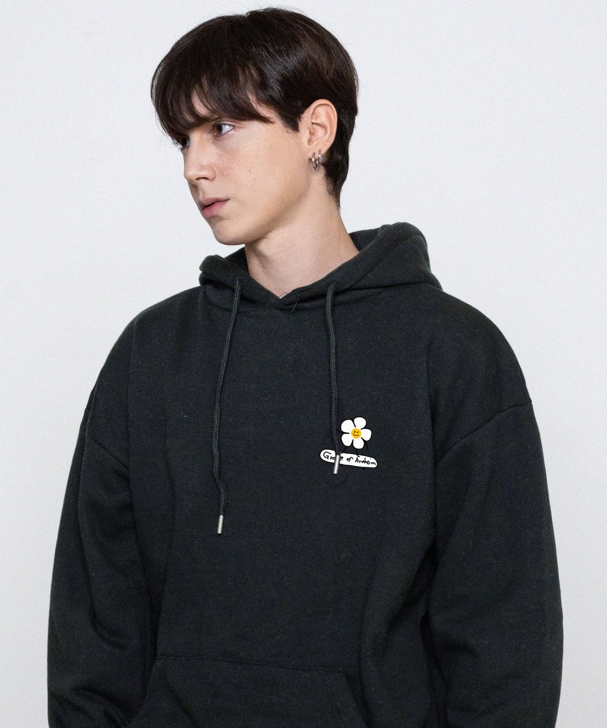 그레이버(GRAVER) [UNISEX]플라워보드 스마일 후드티_차콜
