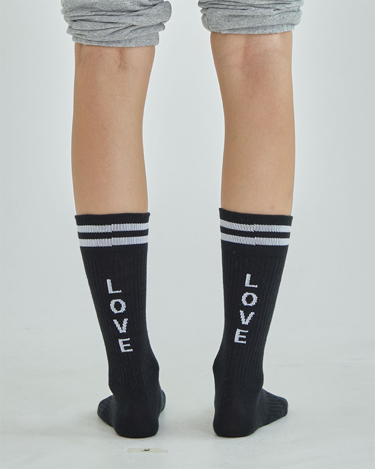 러브유어바디(LOVEYOURBODY) 크롭 맨투맨 & 플리스 조거팬츠 & LOVE SOCKS 세트 (3PCS 세트)