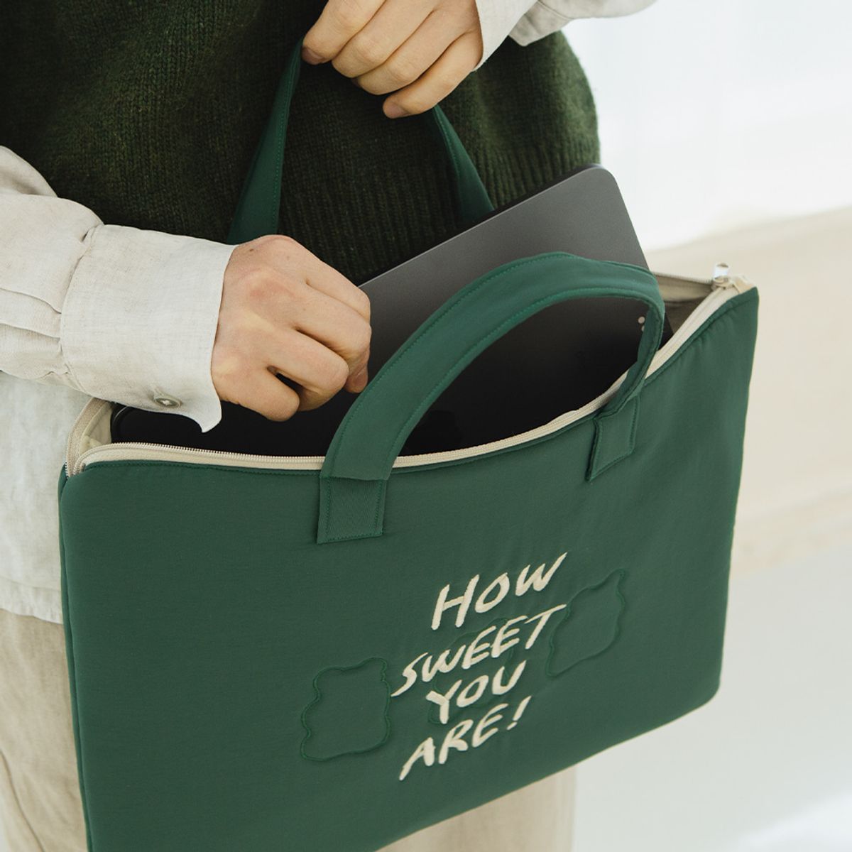 올뉴프레임(ALL NEW FRAME) Airy Laptop Bag - 스윗 젤리곰 (13/15인치)