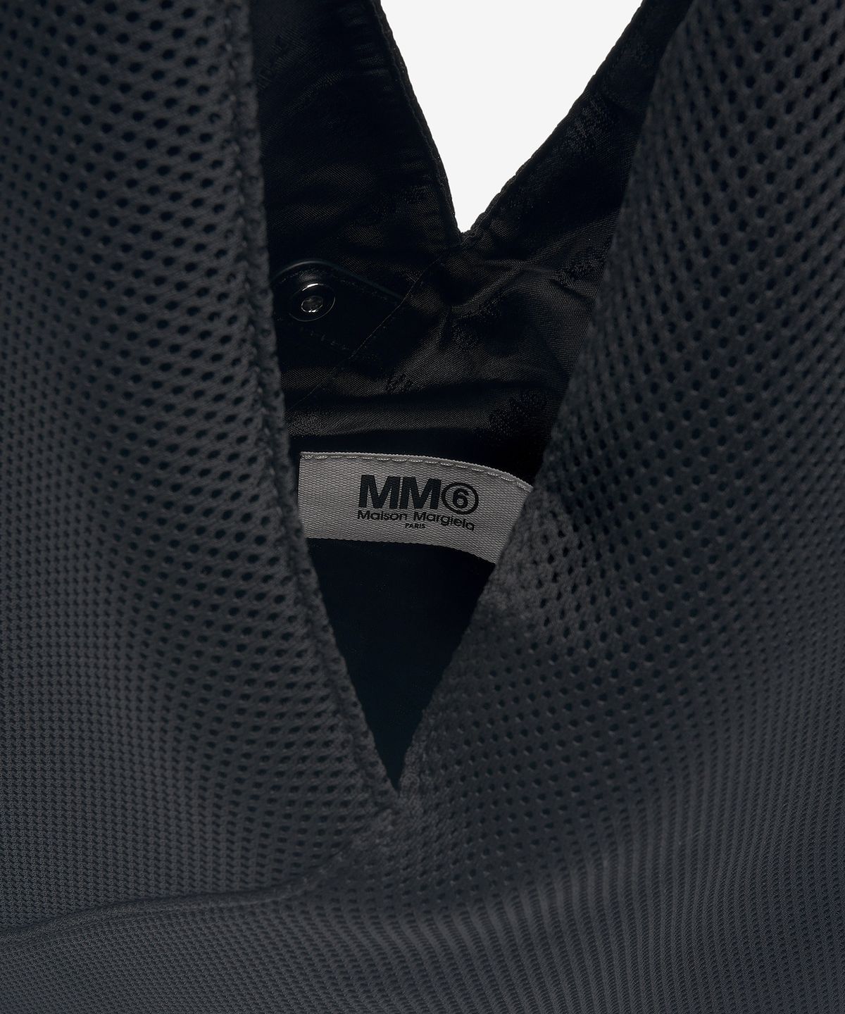 엠엠식스(MM6 MAISON MARGIELA) 스몰 재패니즈 토트백 - 블랙 / S54WD0043P4598T8013