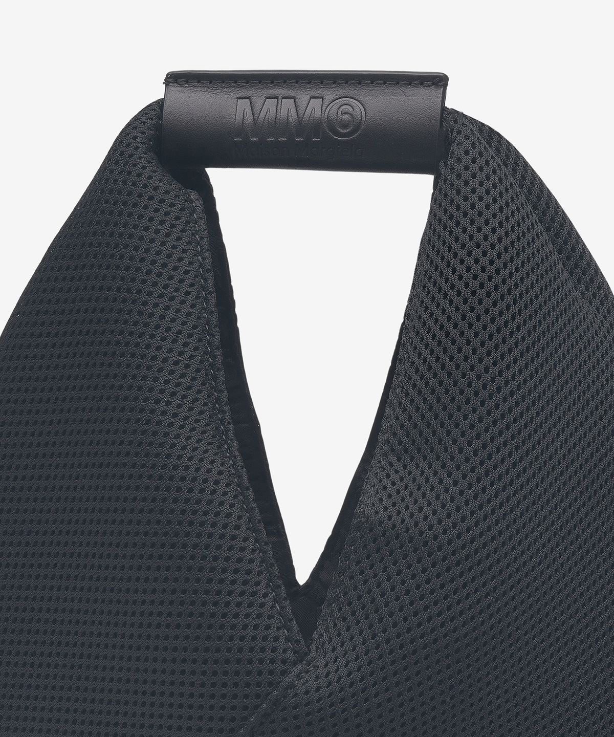 엠엠식스(MM6 MAISON MARGIELA) 스몰 재패니즈 토트백 - 블랙 / S54WD0043P4598T8013