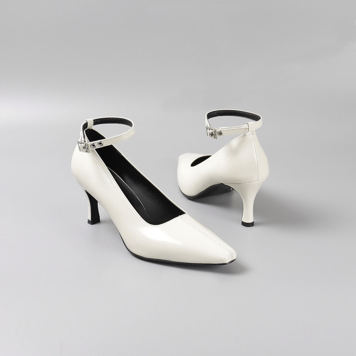 루시크루(LUCY CREW) Punching Pumps LC212_7cm