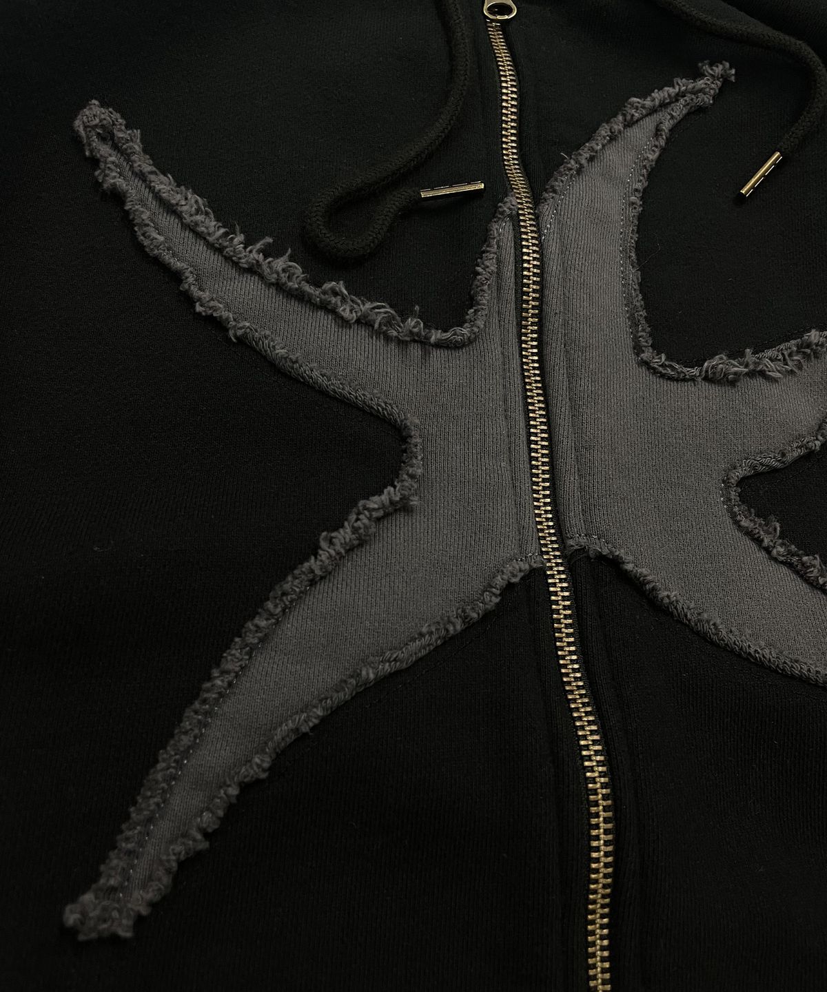 더콜디스트모먼트(THE COLDEST MOMENT) TCM starfish hooded zip-up (black)