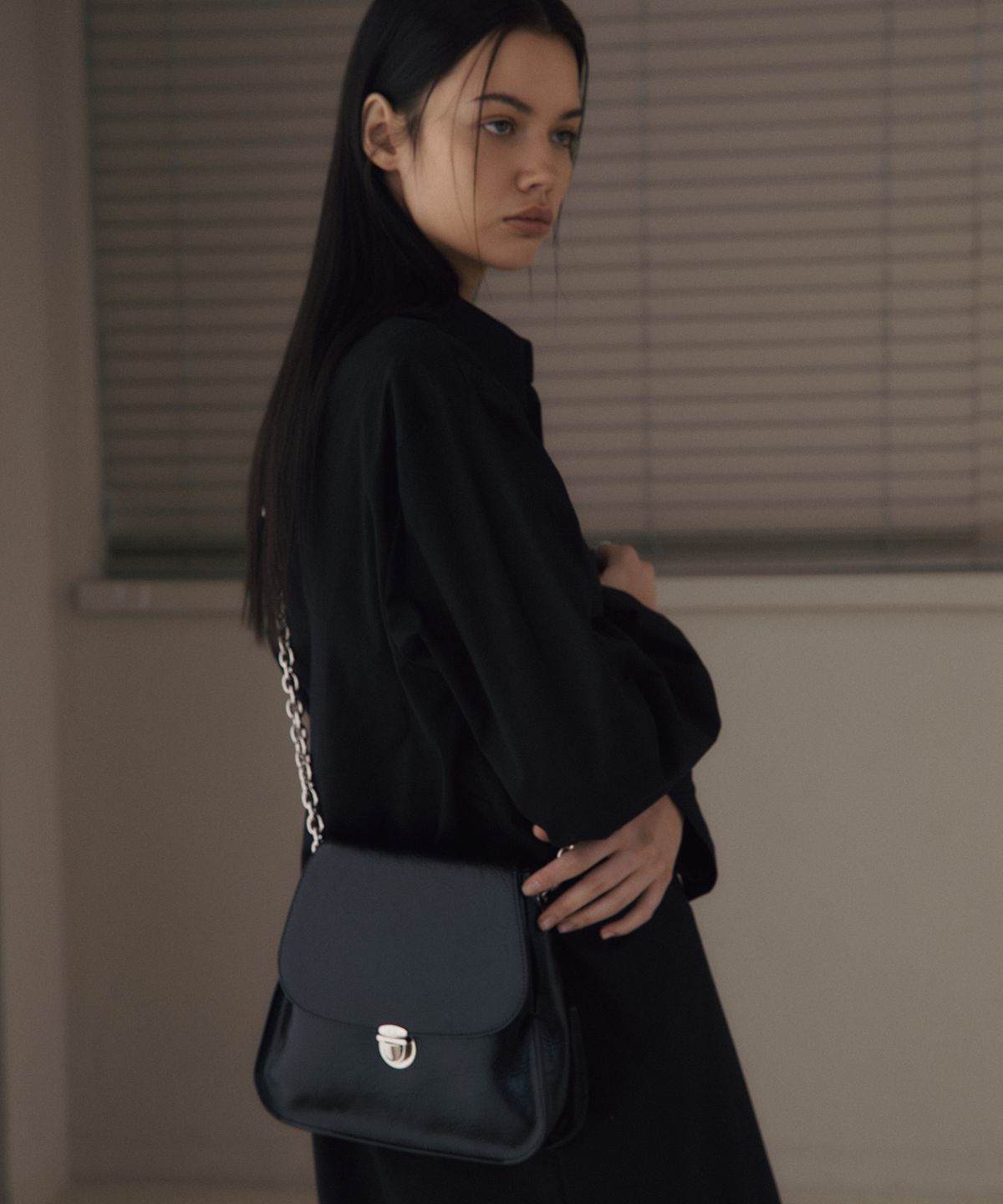 레더리(LEATHERY) 아더 클래식 체인백 [BLACK]